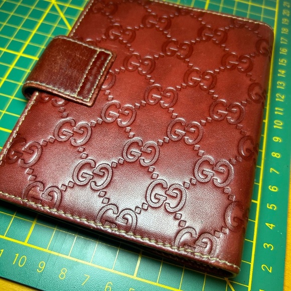Vintage Gucci embossed GG leather notebook case in a burgundy red - Picture 6 of 11